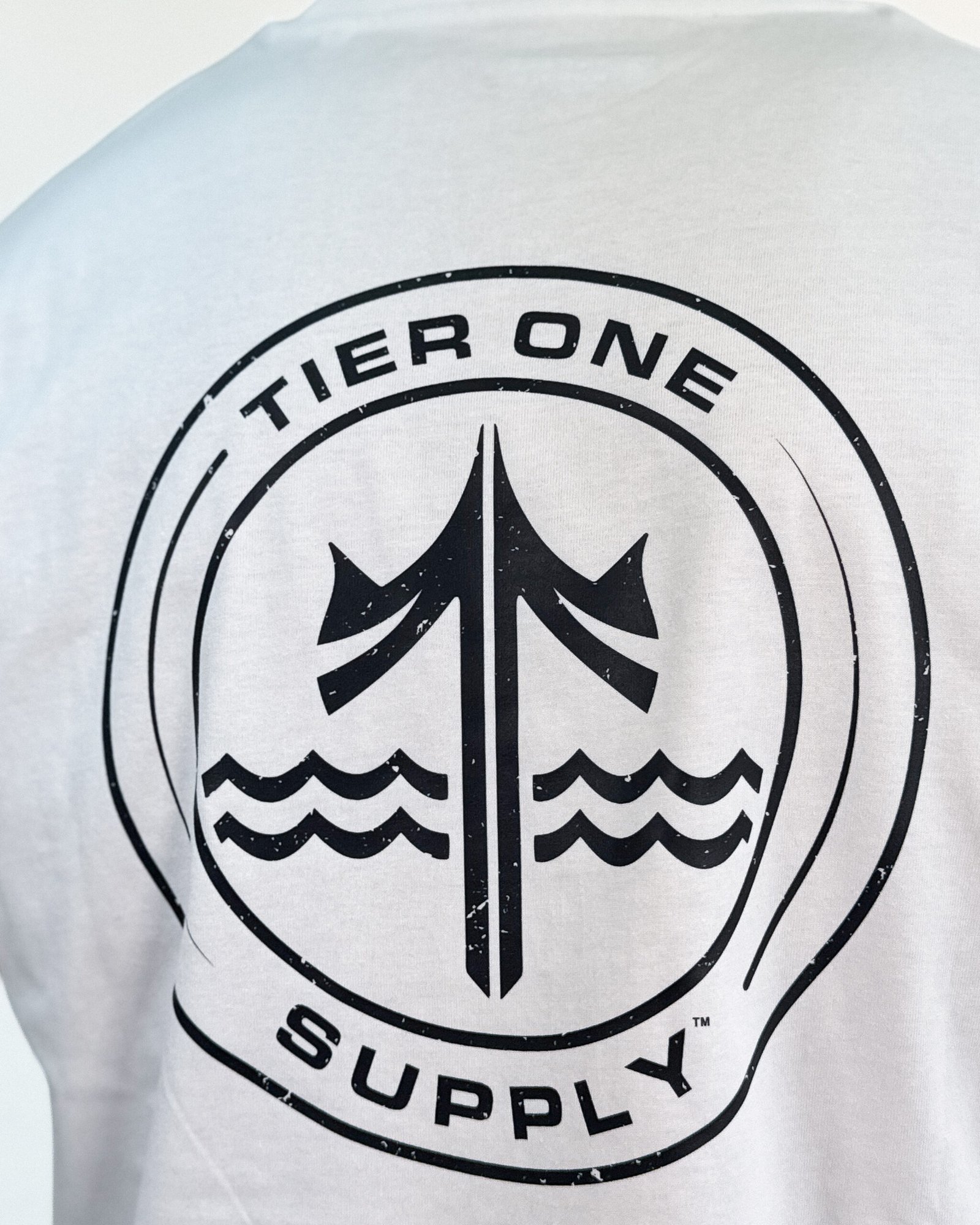 Camiseta Oversize Tier One Supply Blanca - Edición Limitada - Image 6