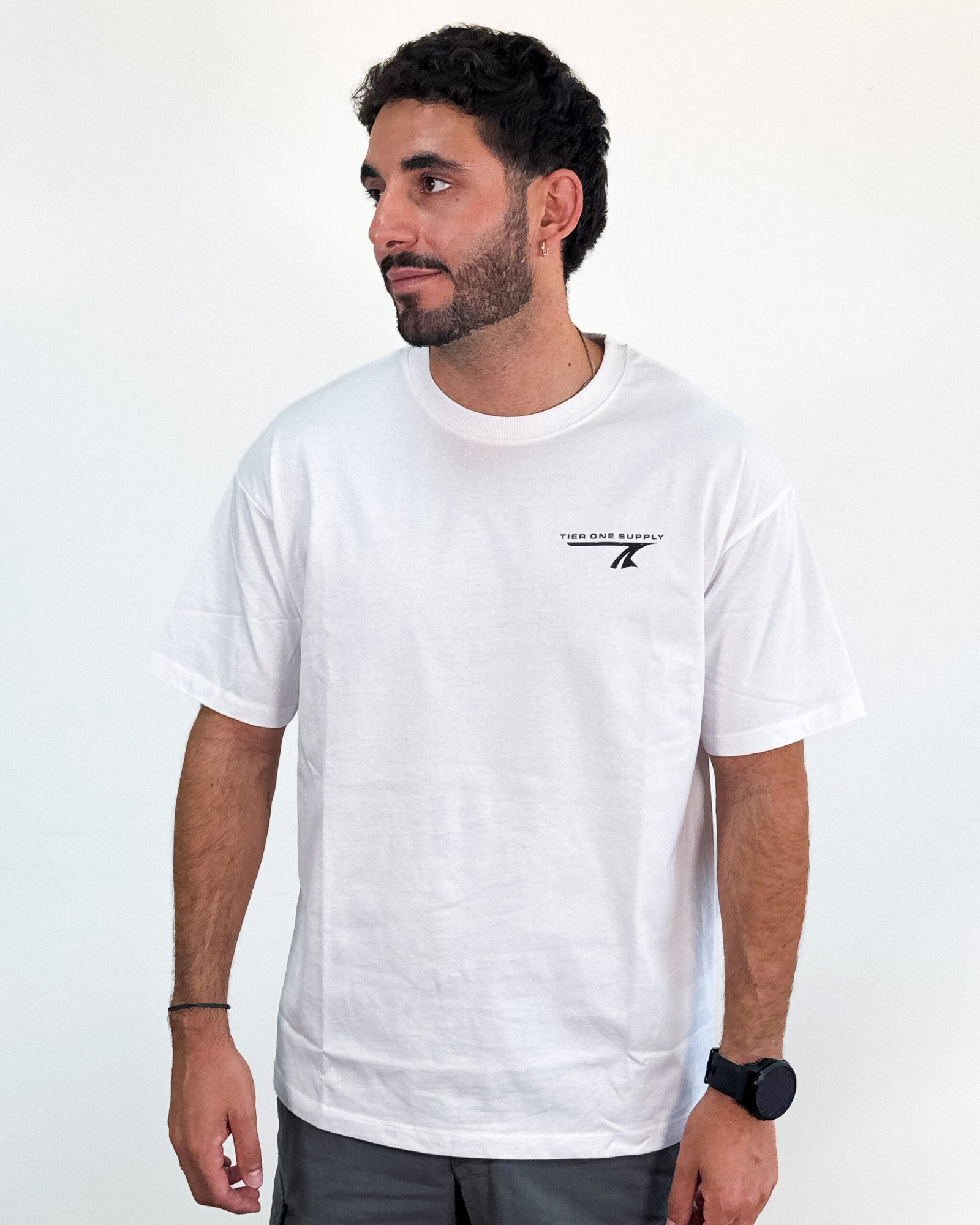 Camiseta Oversize Tier One Supply Blanca - Edición Limitada - Image 2