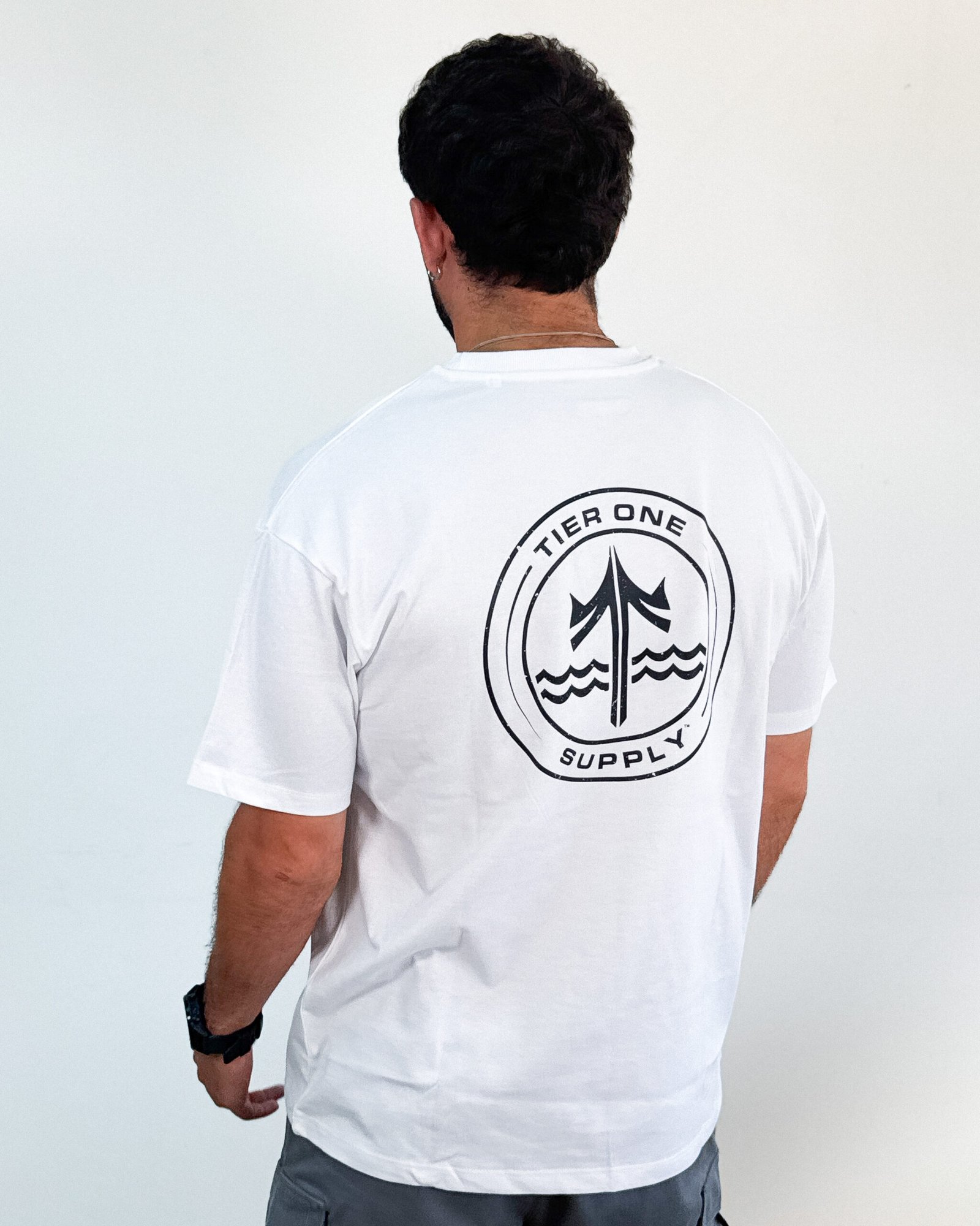 Camiseta Oversize Tier One Supply Blanca - Edición Limitada - Image 3