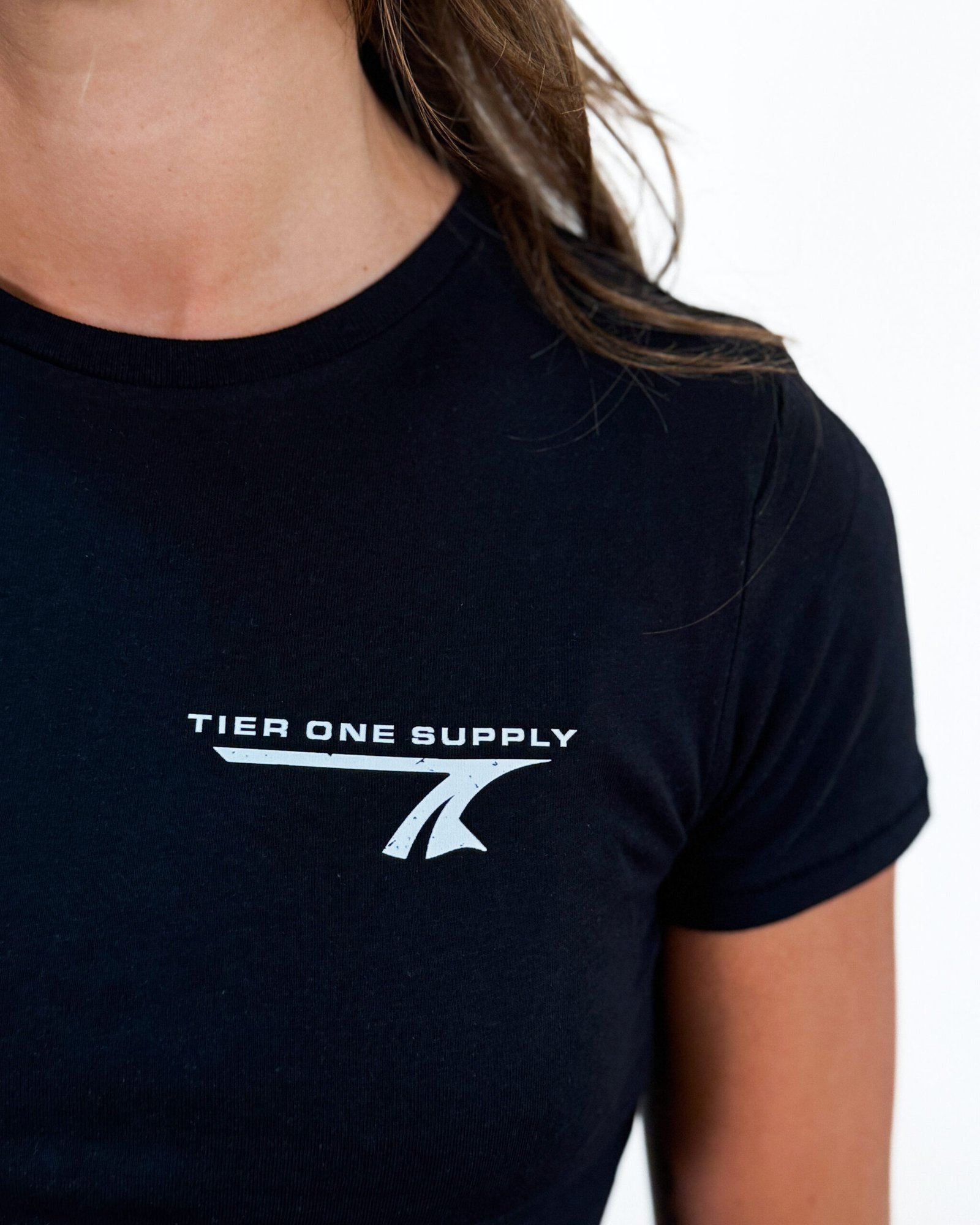 Camiseta Mujer Tier One Supply Negra - Algodón Orgánico Premium - Image 4