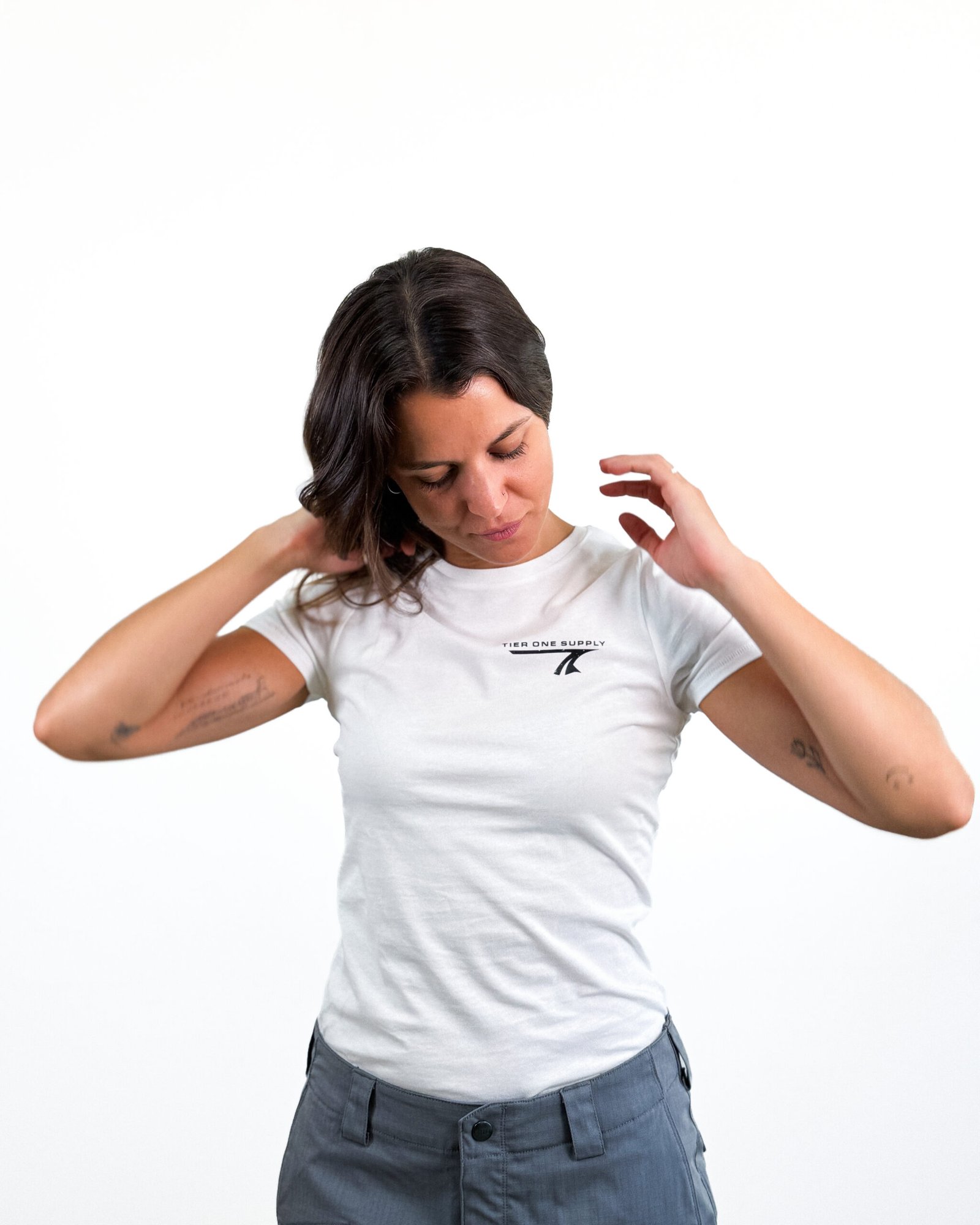 Camiseta Mujer Tier One Supply Blanca - Algodón Orgánico Premium - Imagen 2